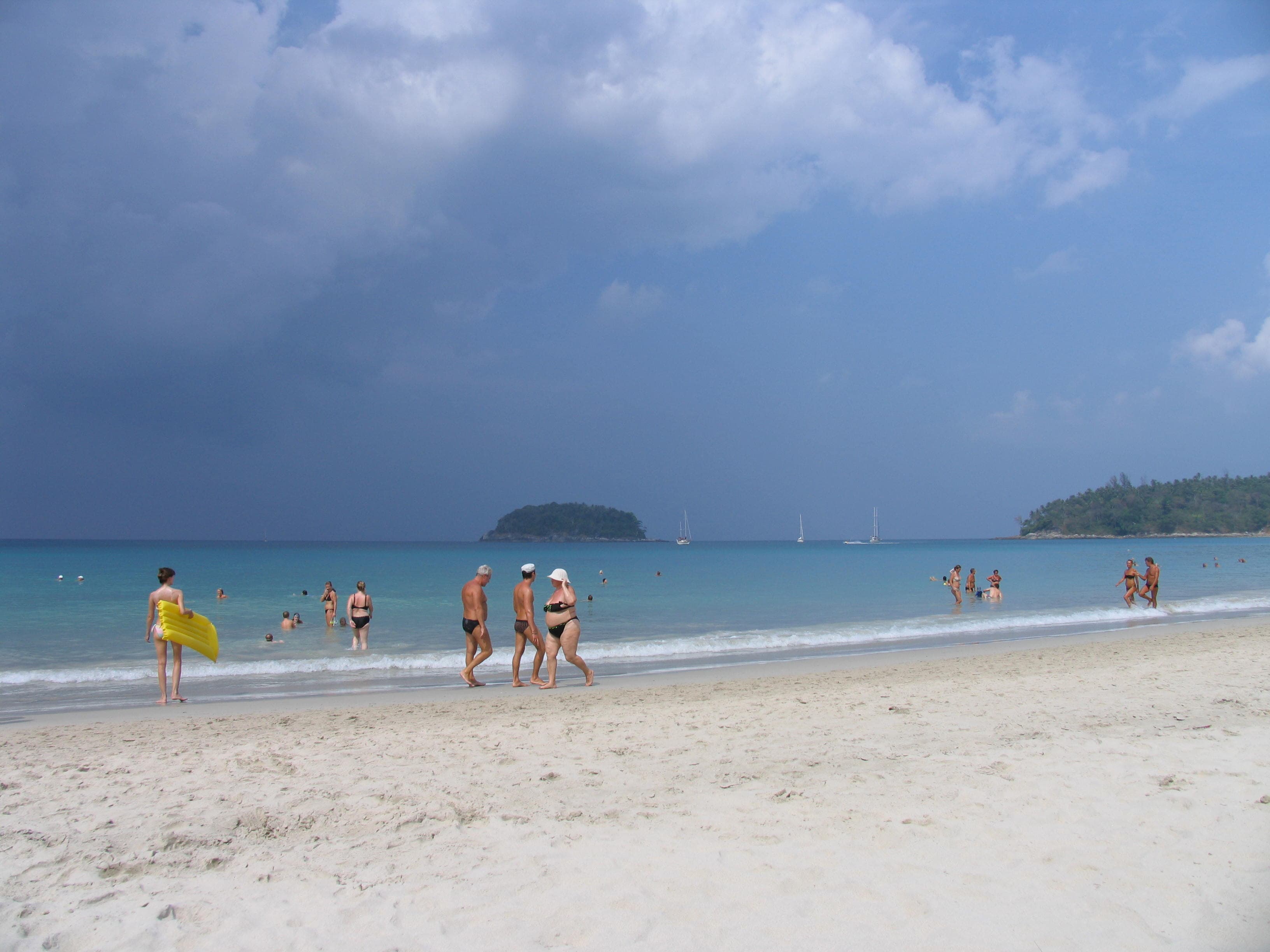Six Southern Provinces on Alert for Floods and Rough Seas Through August 7