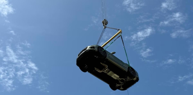 $420K Bentley Rooftop Dining Experience: A Michelin Spectacle