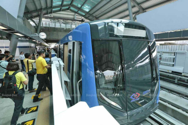 Poll respondents want flat Bangkok rail fare and each district to have own hospital