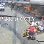Road collapse disrupts traffic in Pak Kret