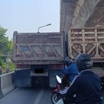 Trucks Stuck on Agriculture Crossroads Bridge on Phahonyothin