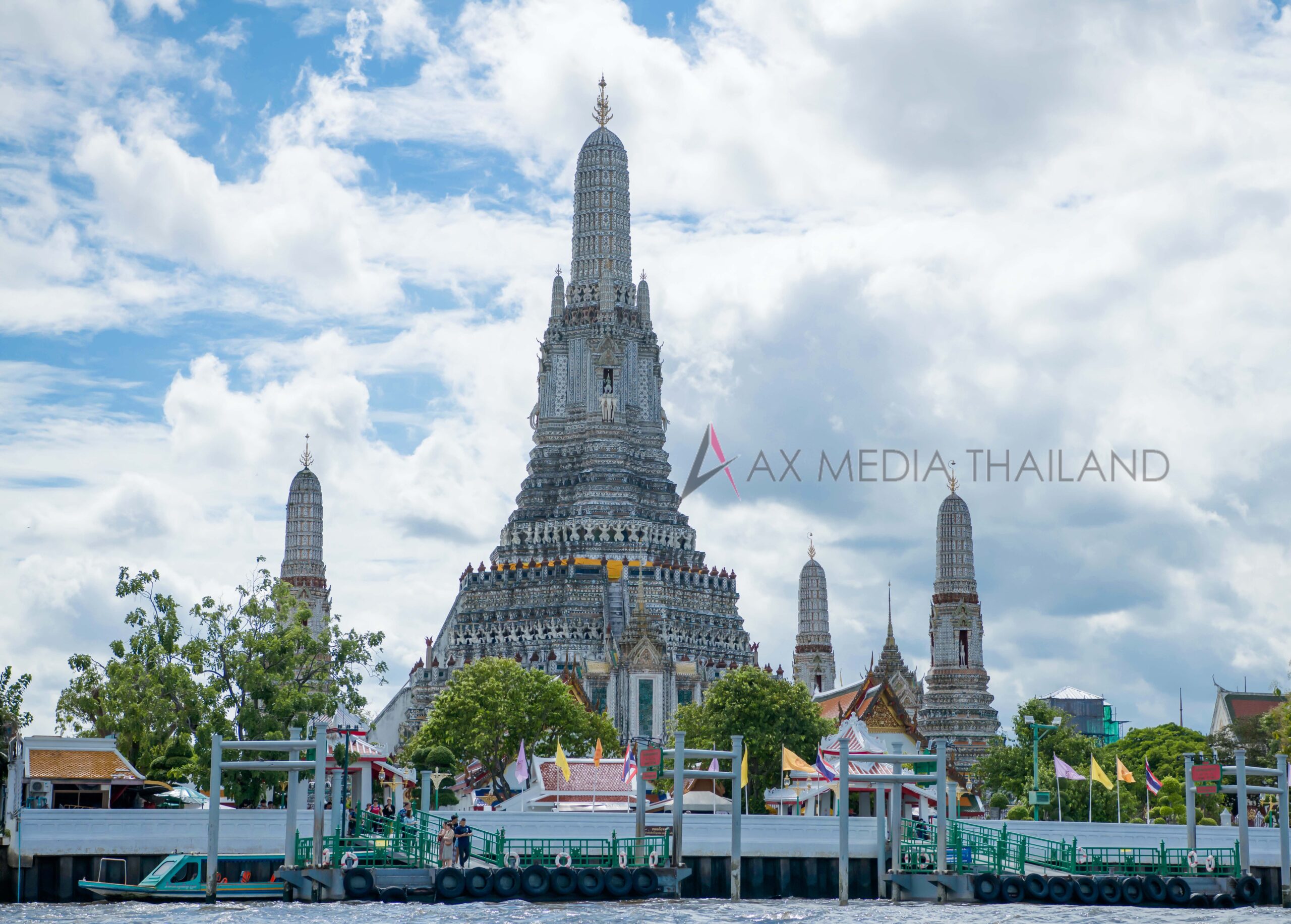 wat-arun-2023-bangkok-thailand