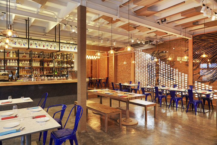 Restaurant Openings Down 30%, Delivery Booms in 2025