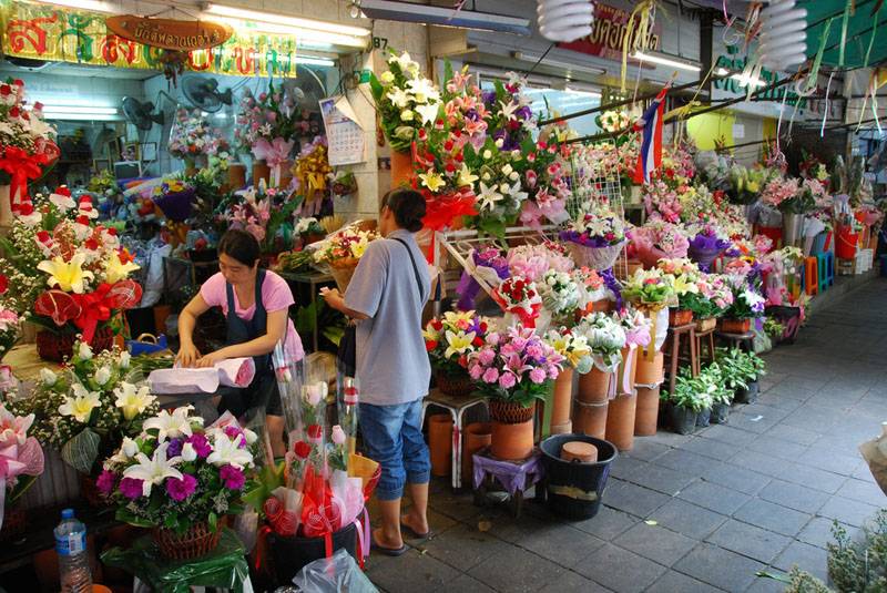 Bangkok’s Flower Market After Dark: Pak Khlong Talat Night Bloom