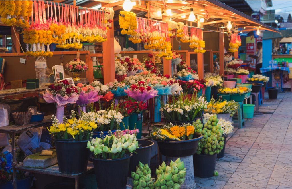 Bangkok’s Flower Market After Dark: Pak Khlong Talat Night Bloom