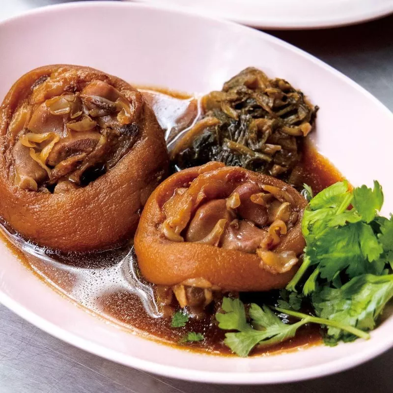 Bangkok’s Braised Pork Legend: Khao Kha Moo at Charoen Saeng Silom