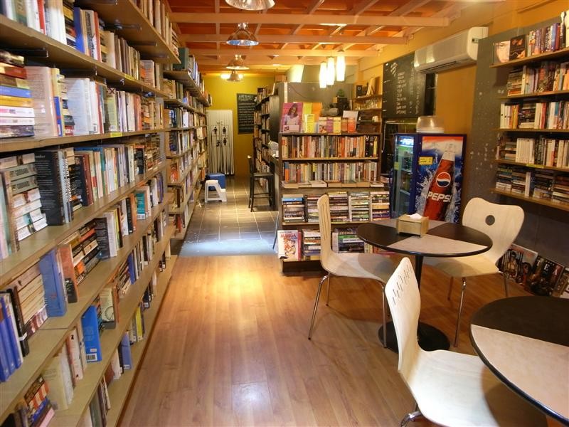 Bangkok’s Hidden Book Arcade: A Quiet Escape Above the Streets