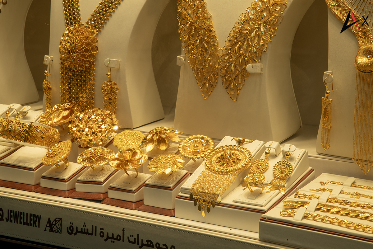 Gold Surges Past $3,500 to Reach Record High on Rate-Cut Expectations