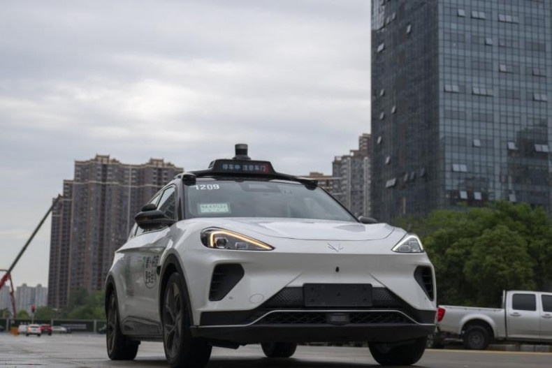 China Plans to Deploy 300,000 Autonomous Taxis