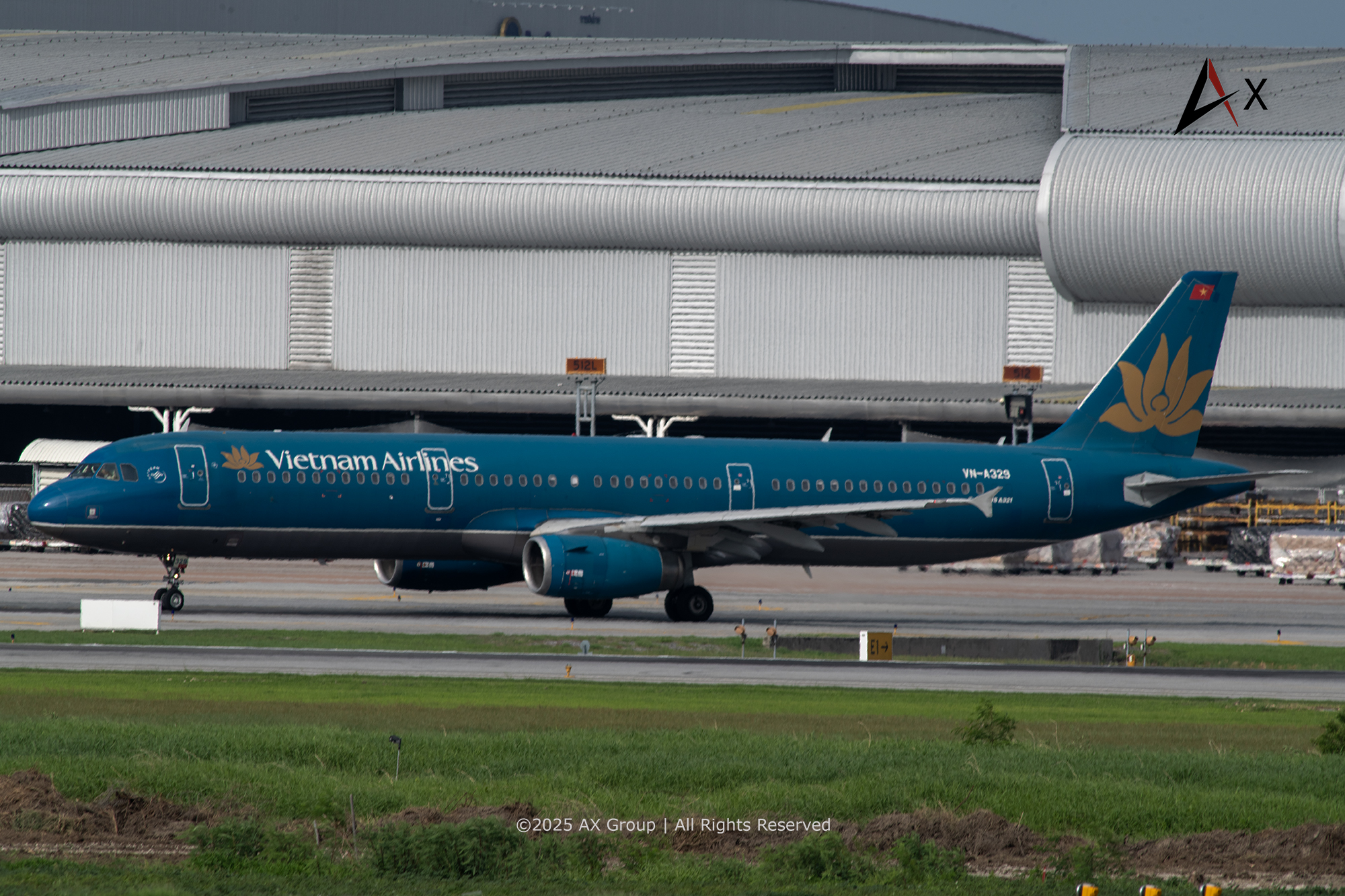 Vietnam’s Civil Aviation Authority (CAAV) has cautioned domestic airlines to prepare for possible flight reductions starting in April 2026,