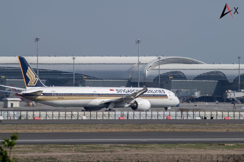 Singapore Airlines pays staff 7 months bonus