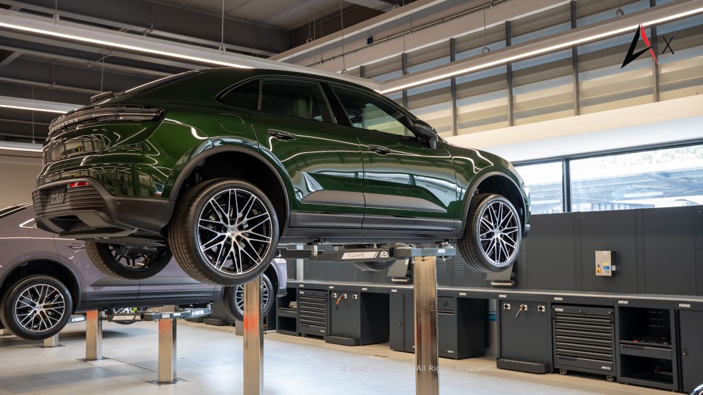 "Technician service area at Porsche Centre Pattaya with certified Porsche technicians performing diagnostics and maintenance in a clean, climate-controlled environment."