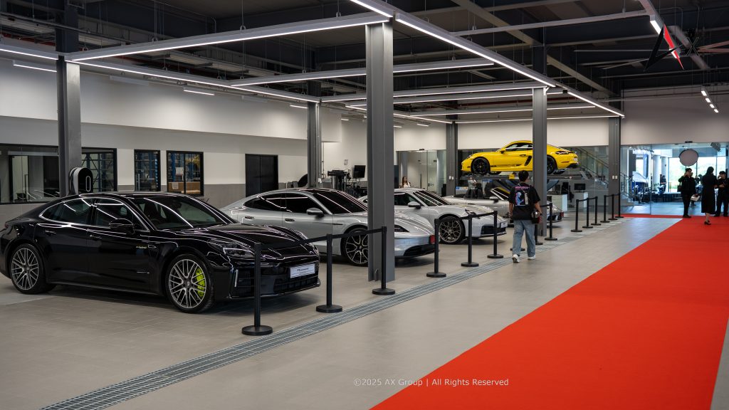 "Technician service area at Porsche Centre Pattaya with certified Porsche technicians performing diagnostics and maintenance in a clean, climate-controlled environment."