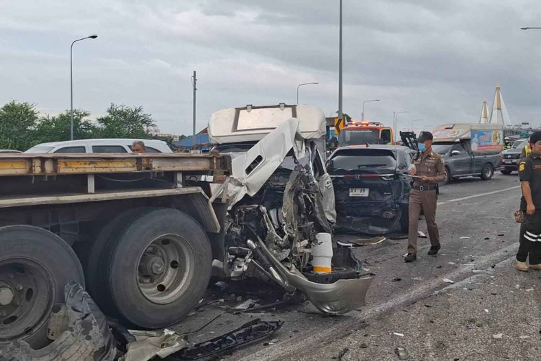 22-Wheeled Truck Collides with 16 Vehicles